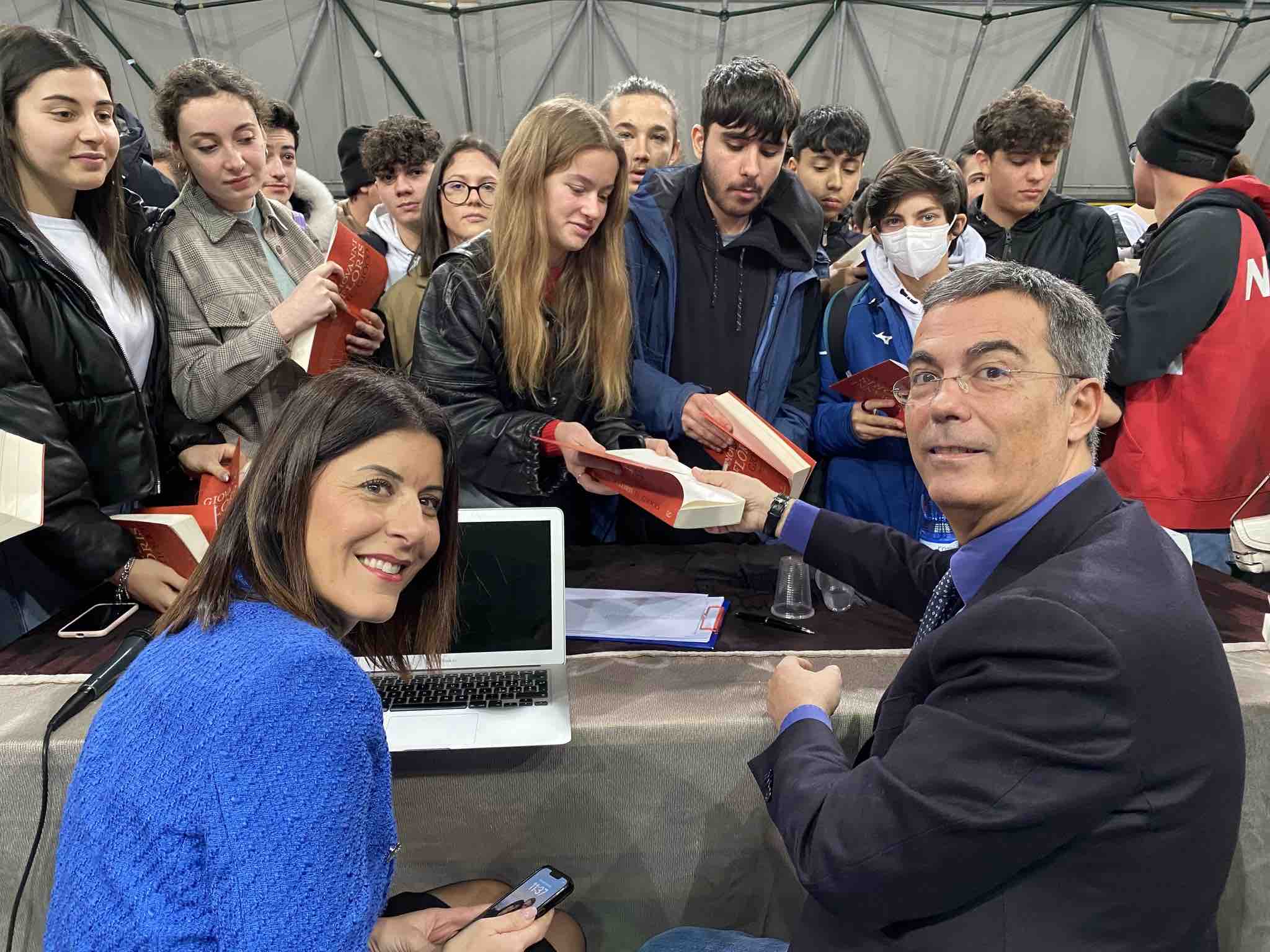 Il Sindaco di Zagarolo, Emanuela Panzironi, con Giovanni Floris