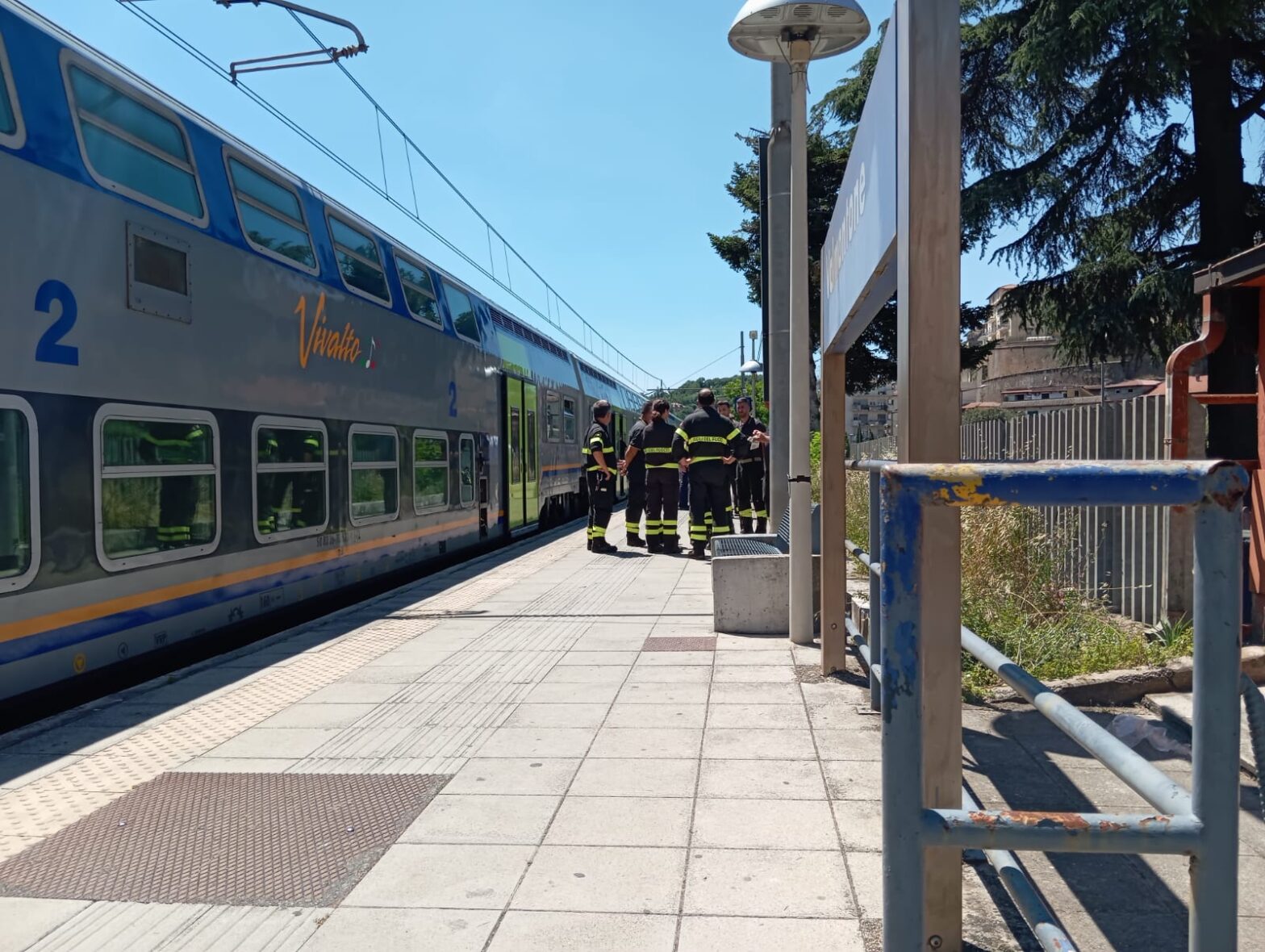 Il treno fermo dopo il tragico incidente